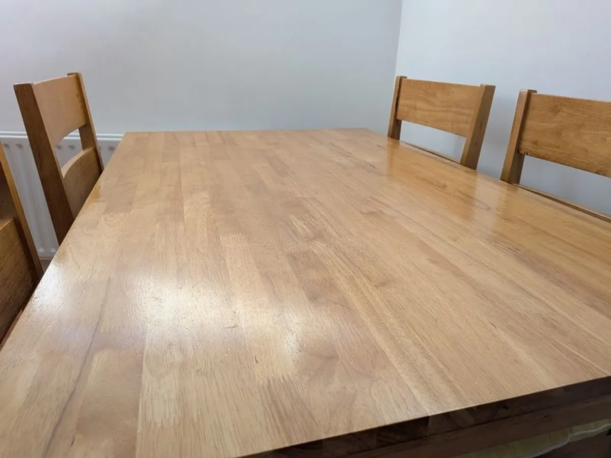 Table and four chairs - Image 3