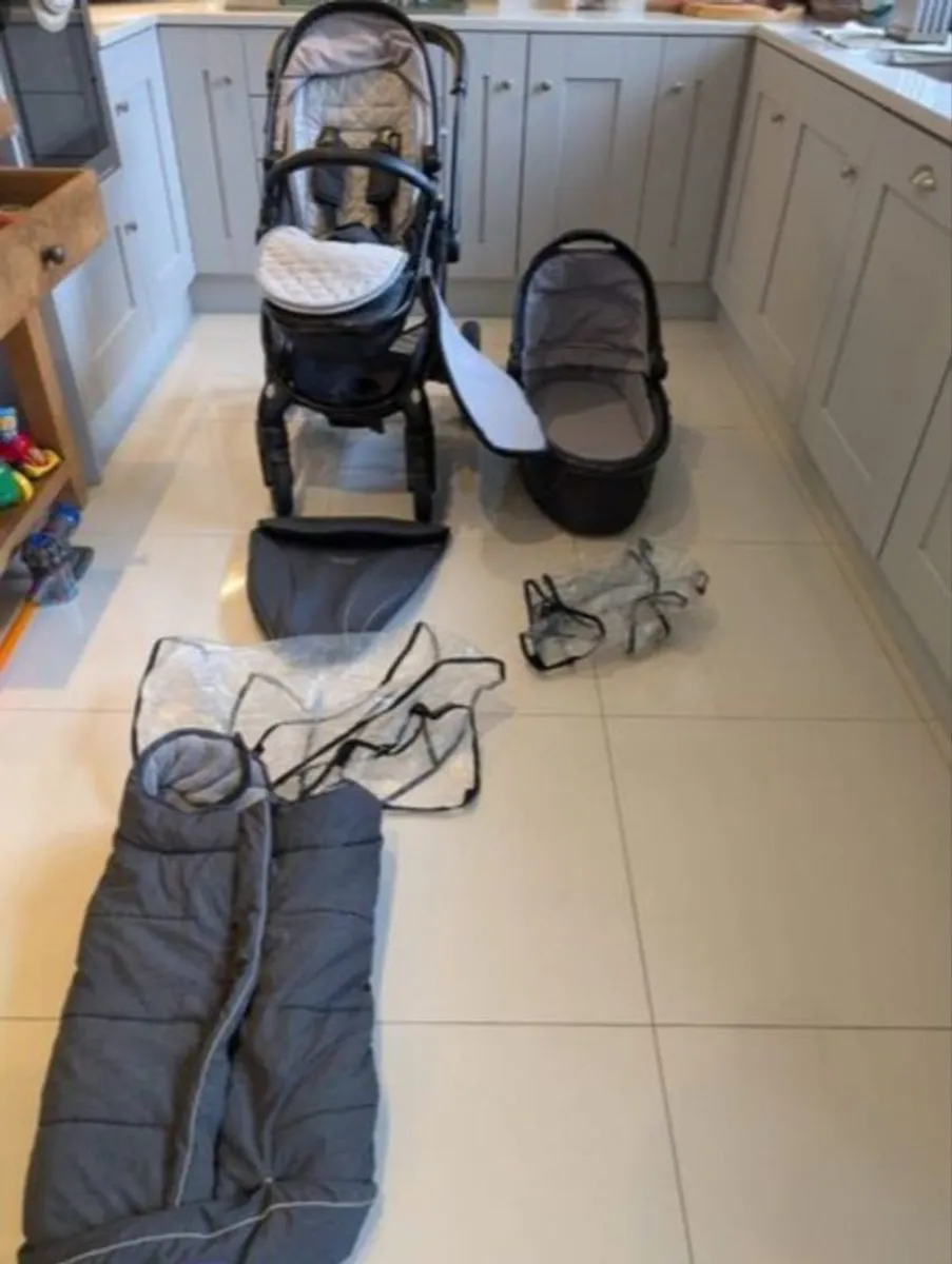 Egg bassinet and stroller for sale - Image 1