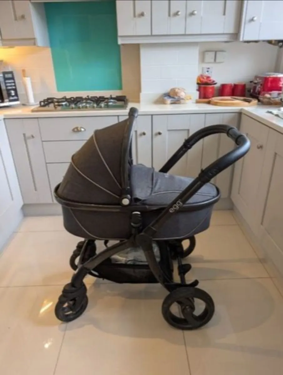 Egg bassinet and stroller for sale - Image 2