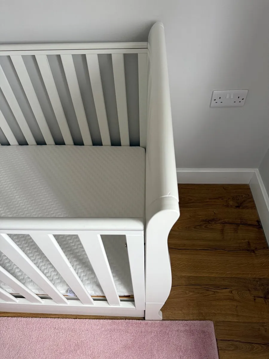 Obaby Stamford Classic Cot Bed – White + Mattress - Image 3