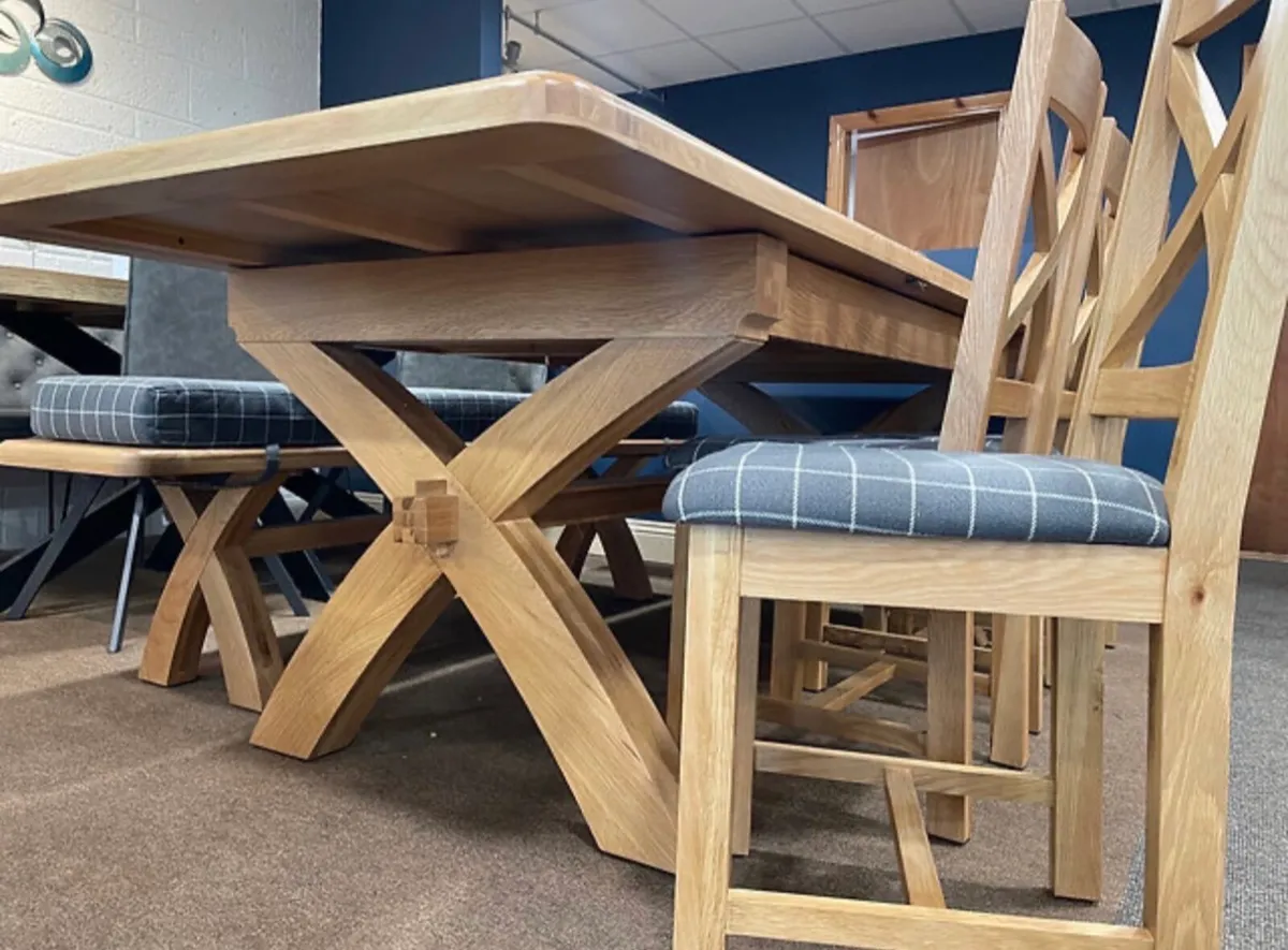 Solid Oak Farmhouse Extending Dining Table New - Image 2