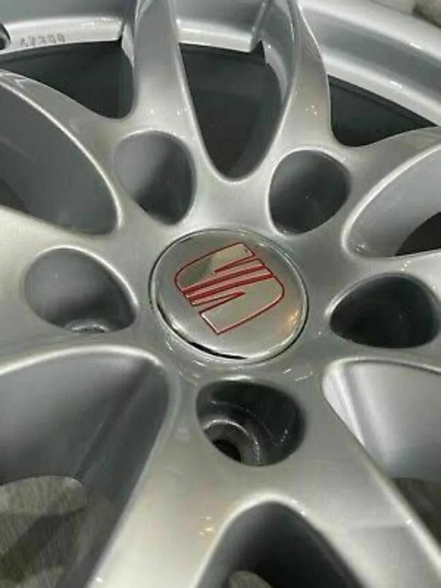 SEAT Centre Caps - FREE POST - Image 3