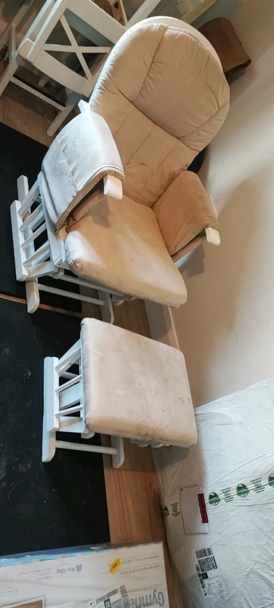 Reclinable Nursing Chair