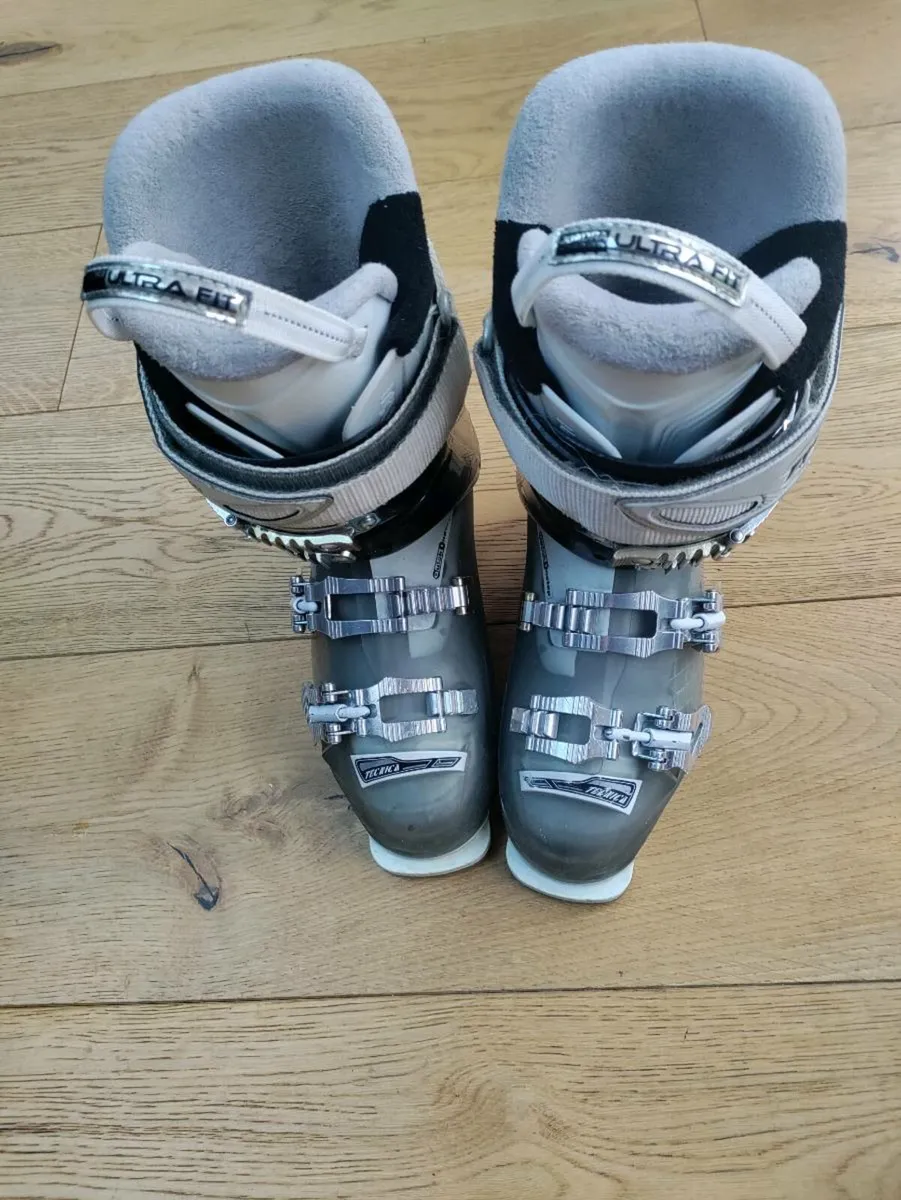Ski boots - Image 1
