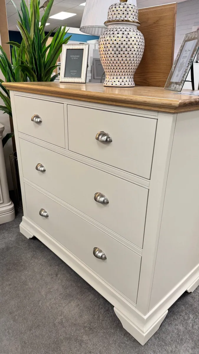 Solid Cream + Oak 4 Chest of Drawer Like New - Image 1