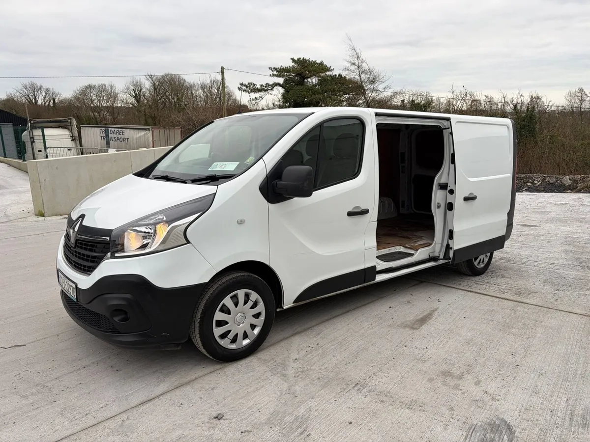 212 RENAULT TRAFFIC DOE 10-26 TAX 2-26 - Image 1