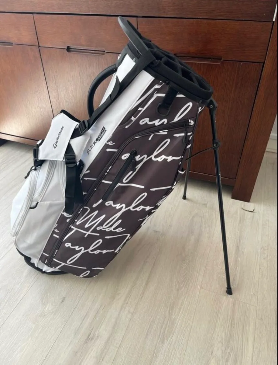 Taylormade Flextech golf stand bag - Image 1
