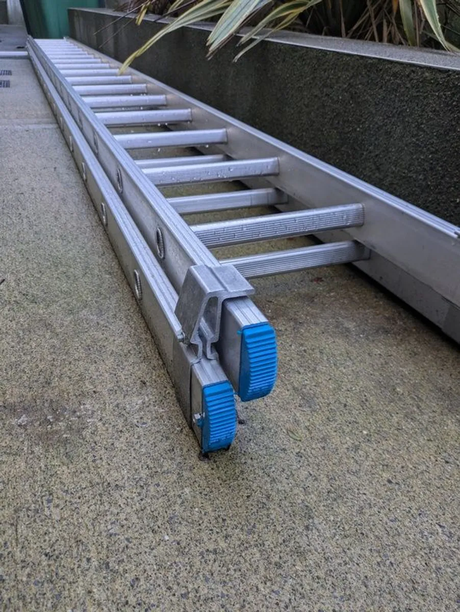 30ft ladder - Image 1