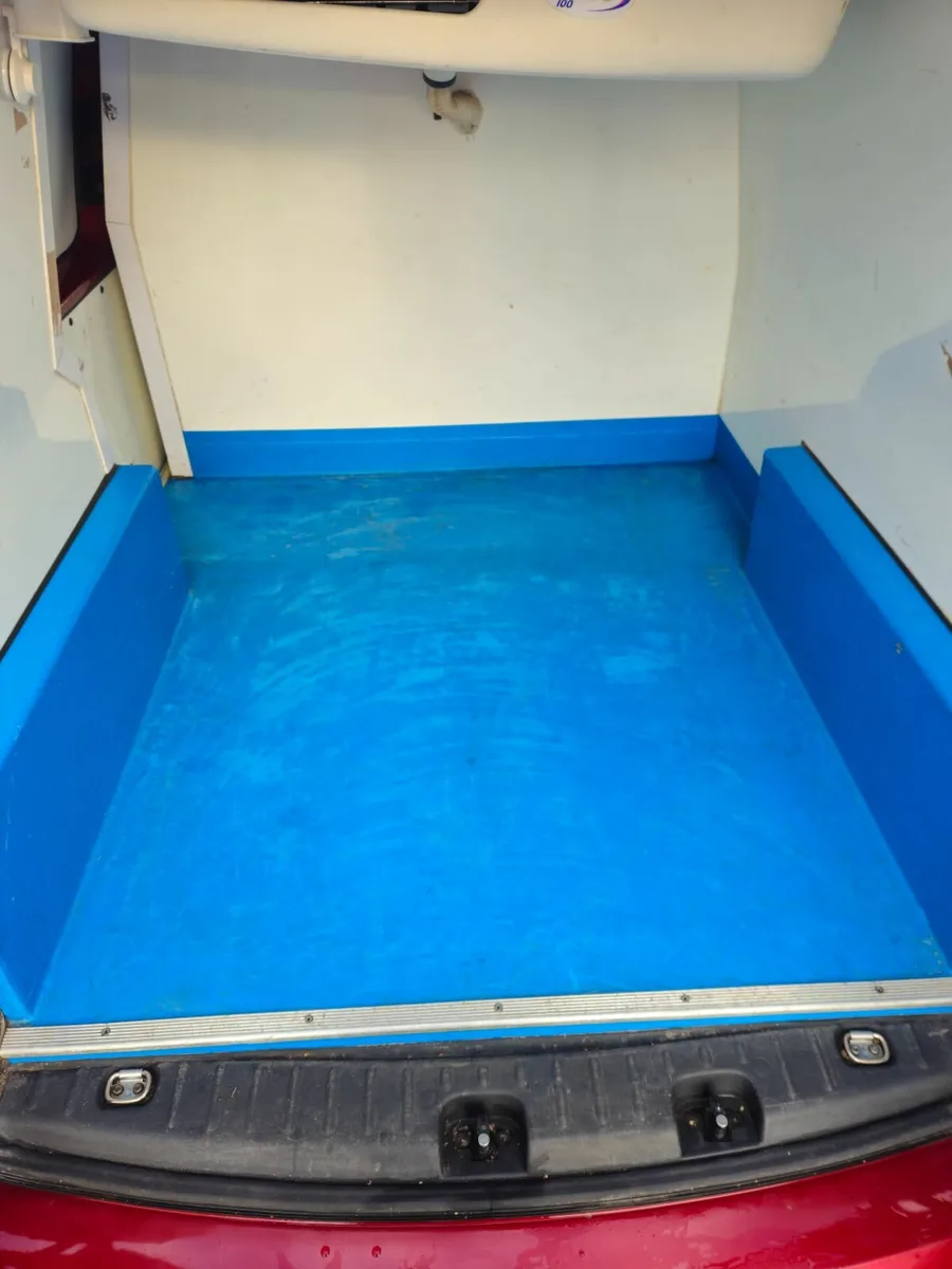 Volkswagen Caddy 2016 Fridge Van CRVT, New Tyres - Image 4