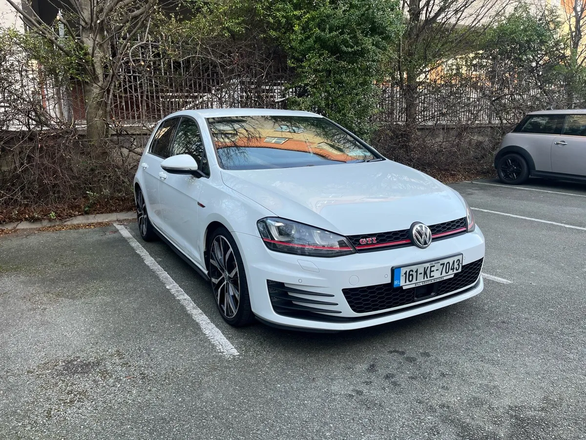 2016 VW Golf GTI Performance 230PS (Manual) - Image 3