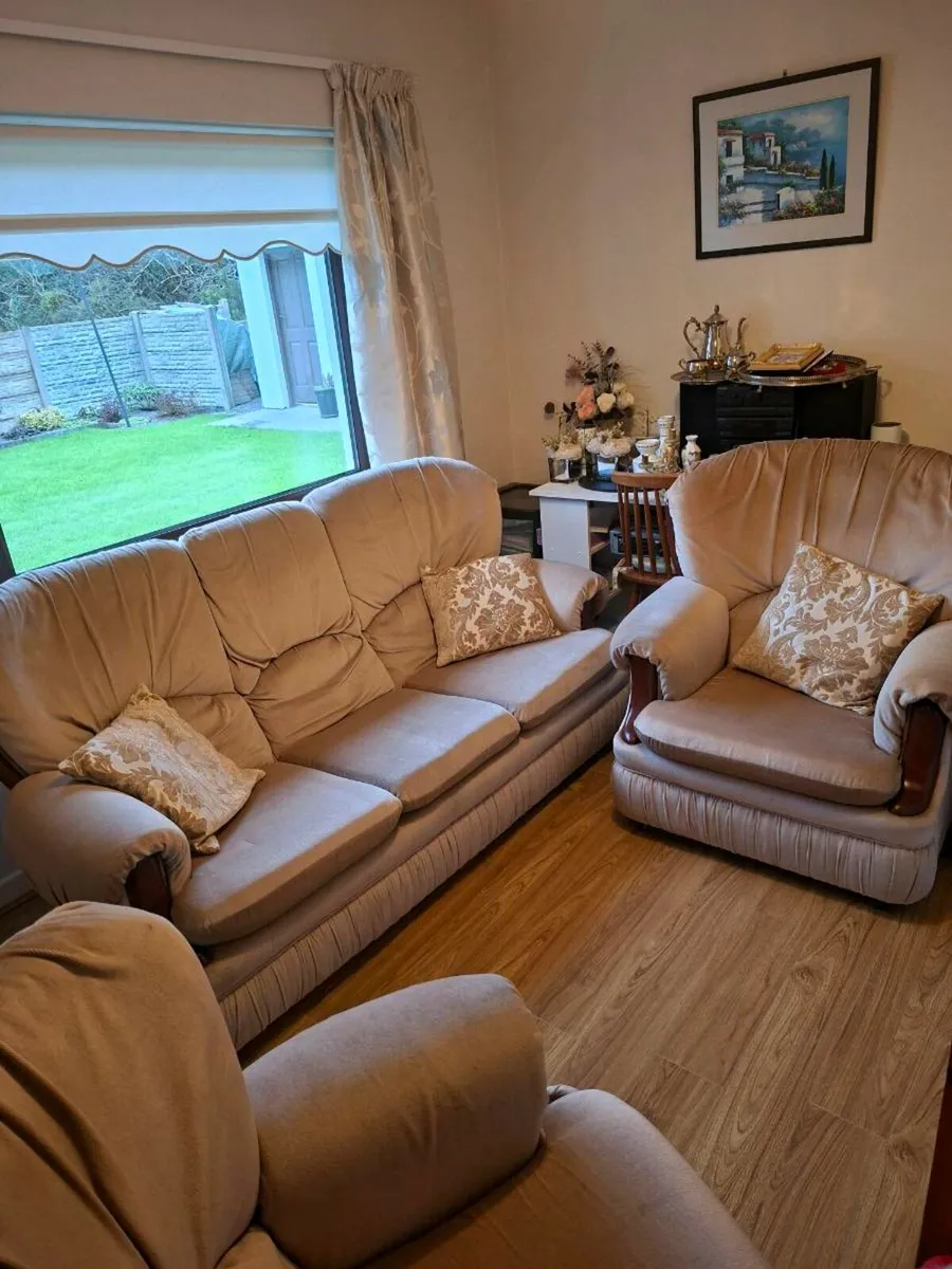 3 piece set of couches - Image 2