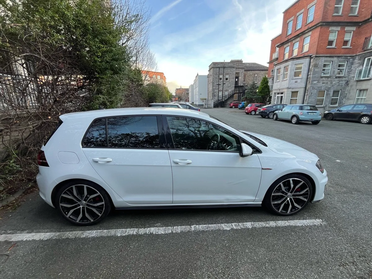 2016 VW Golf GTI Performance 230PS (Manual) - Image 4