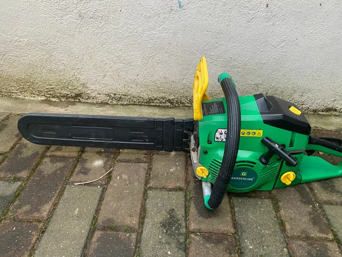 Gardenline petrol chainsaw - Image 1