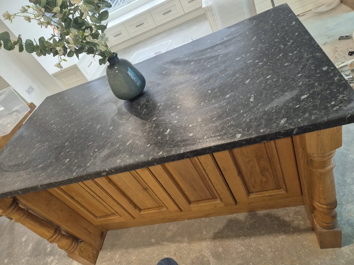 Kitchen island - Image 2