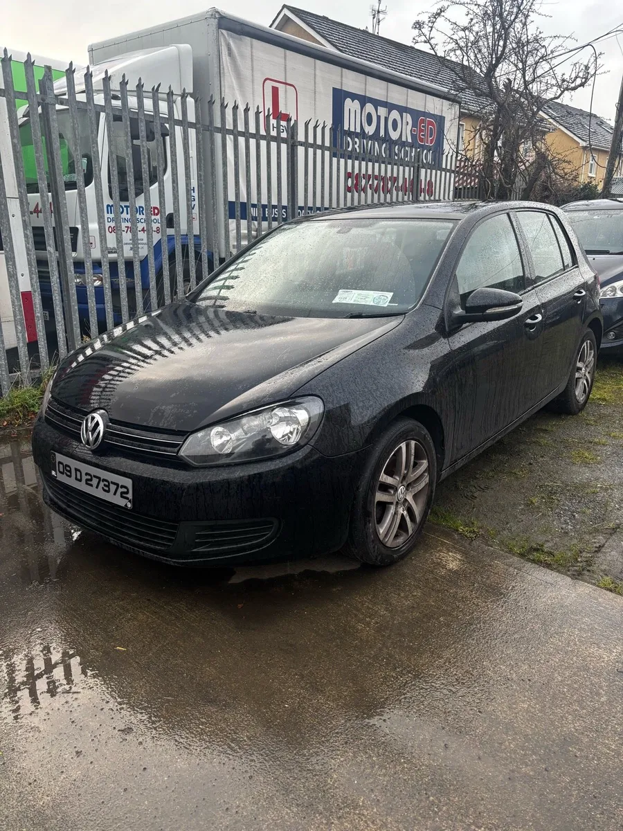 Car - For breaking (Engine needs replaced) - Image 1