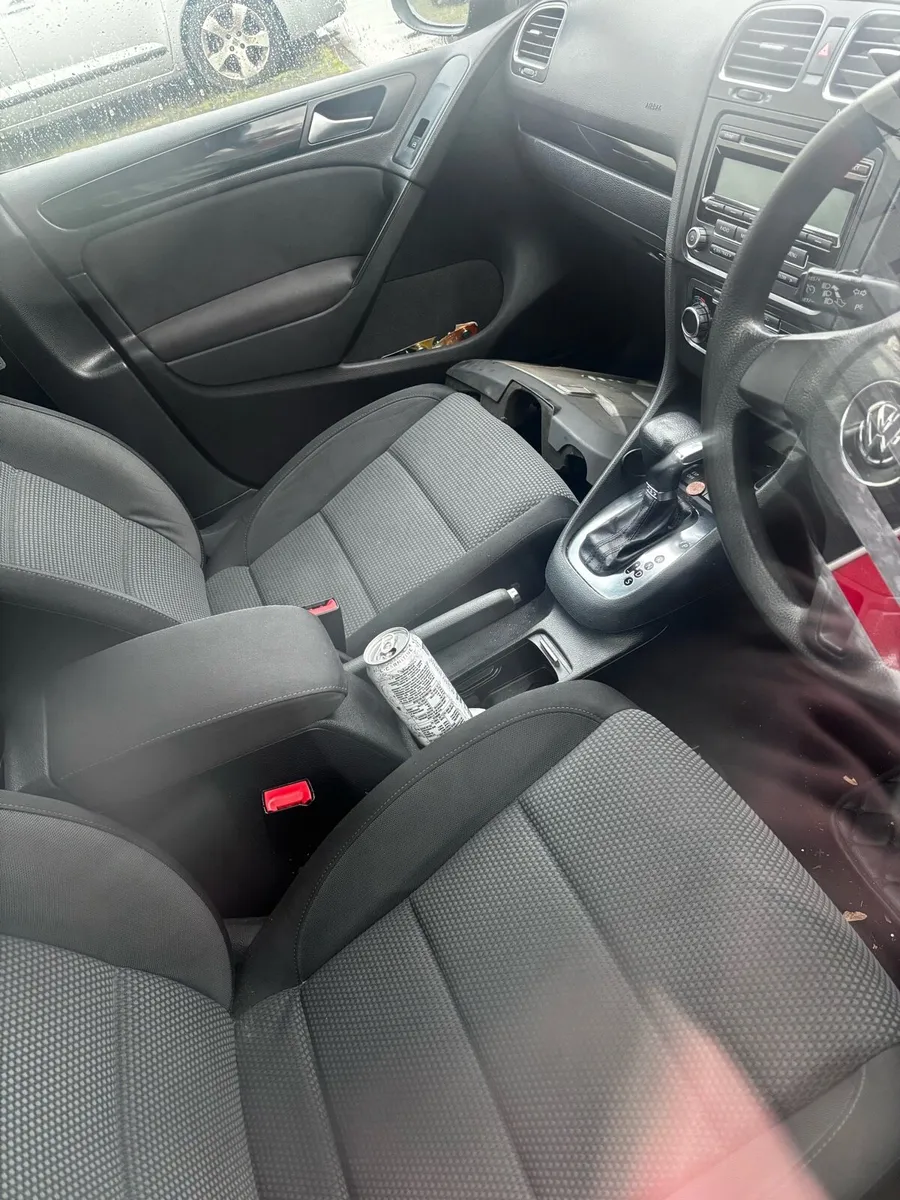 Car - For breaking (Engine needs replaced) - Image 3