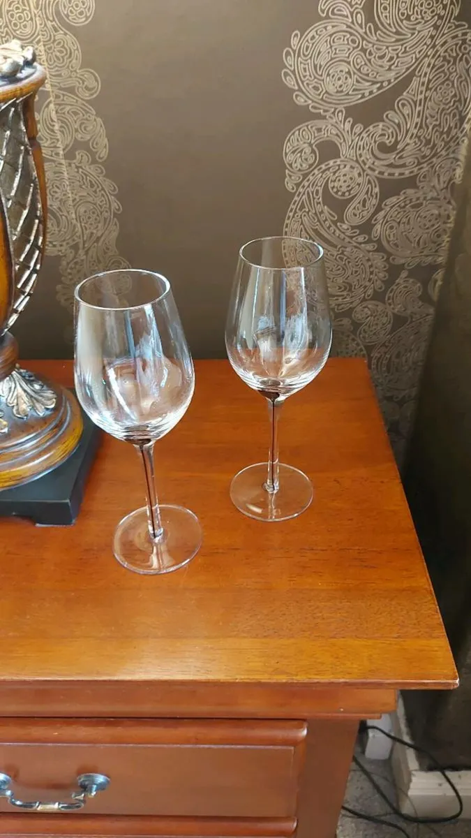 Pair of large decorative wine goblets - Image 3