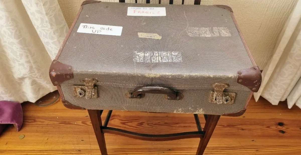 Vintage suitcase - Image 1