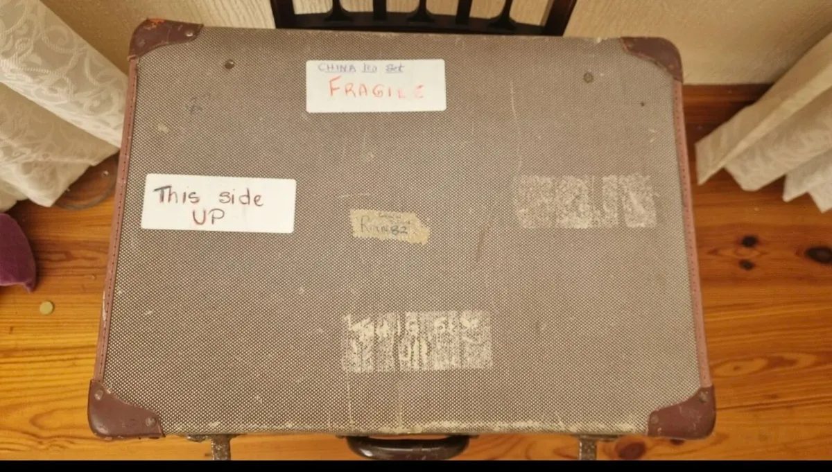 Vintage suitcase - Image 2