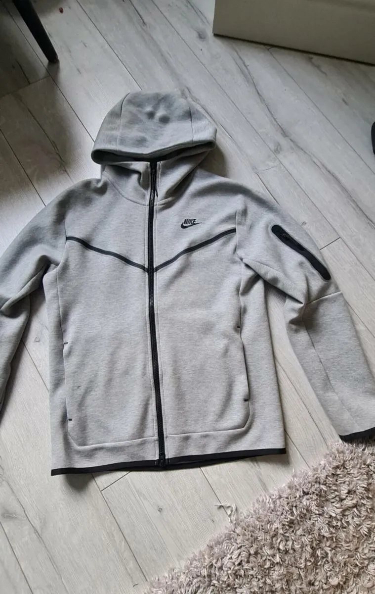 New Nike tech fleece
Size small - Image 1