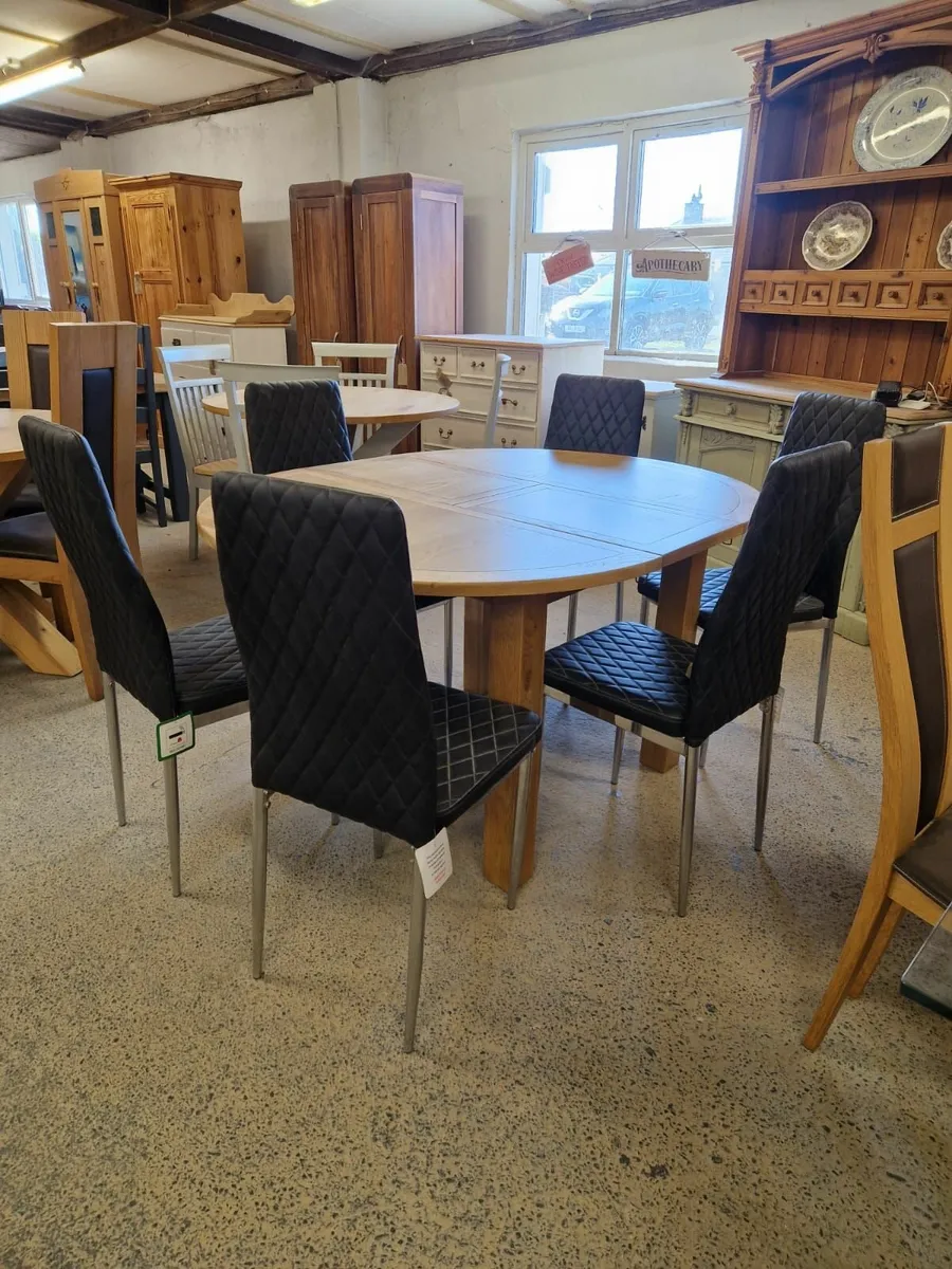 6 ex display leather chairs, extendable oak table - Image 3