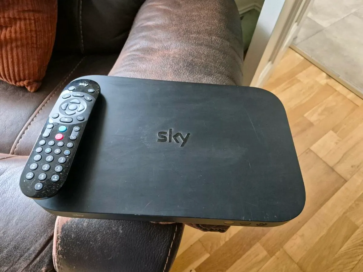 SKY Q BOX