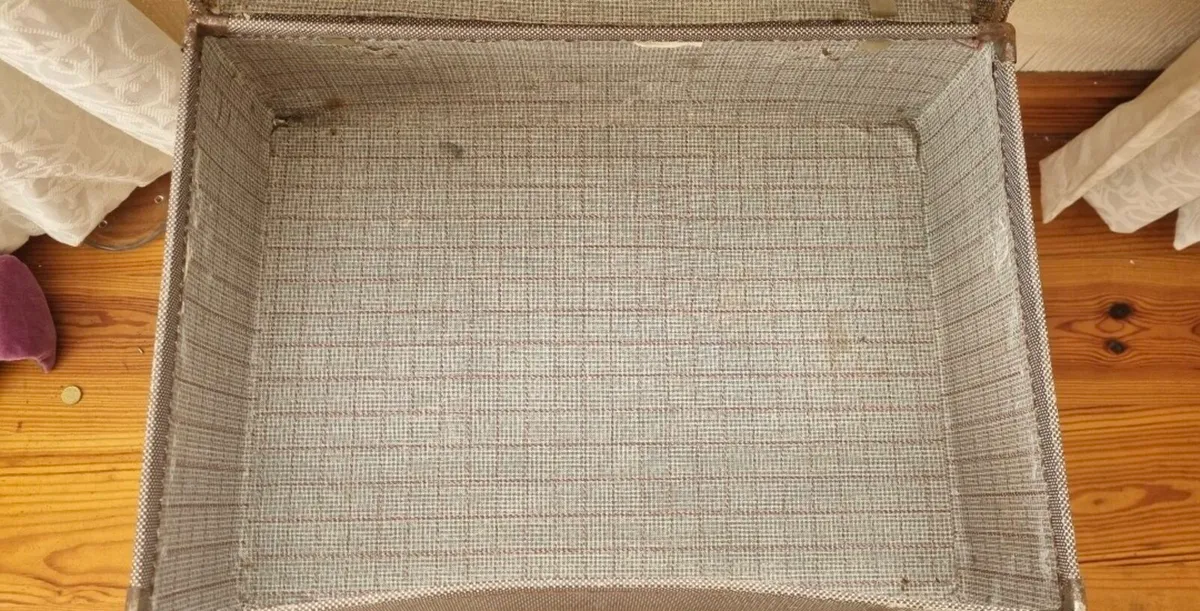 Vintage suitcase - Image 3