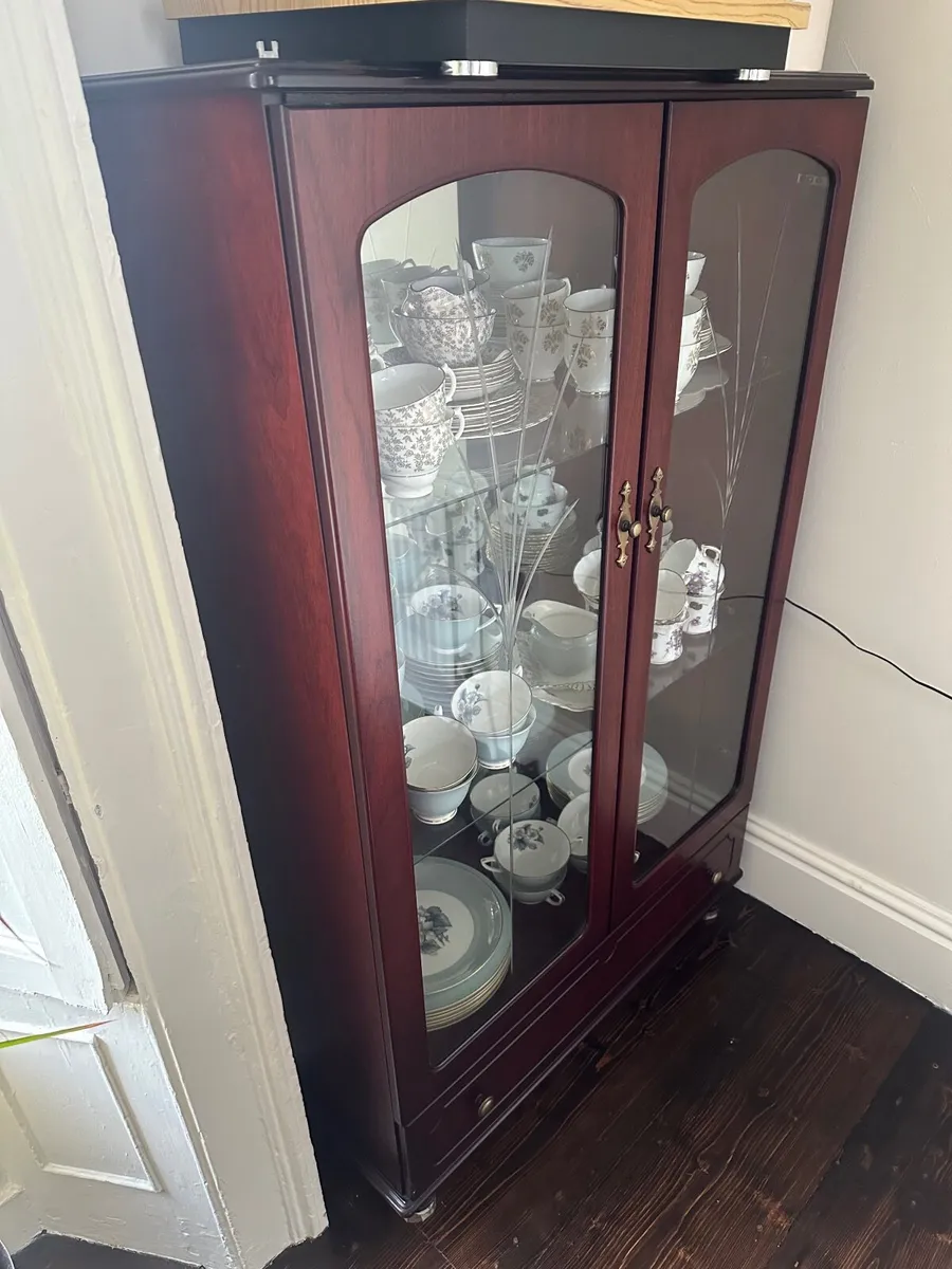 China cabinet - Image 2