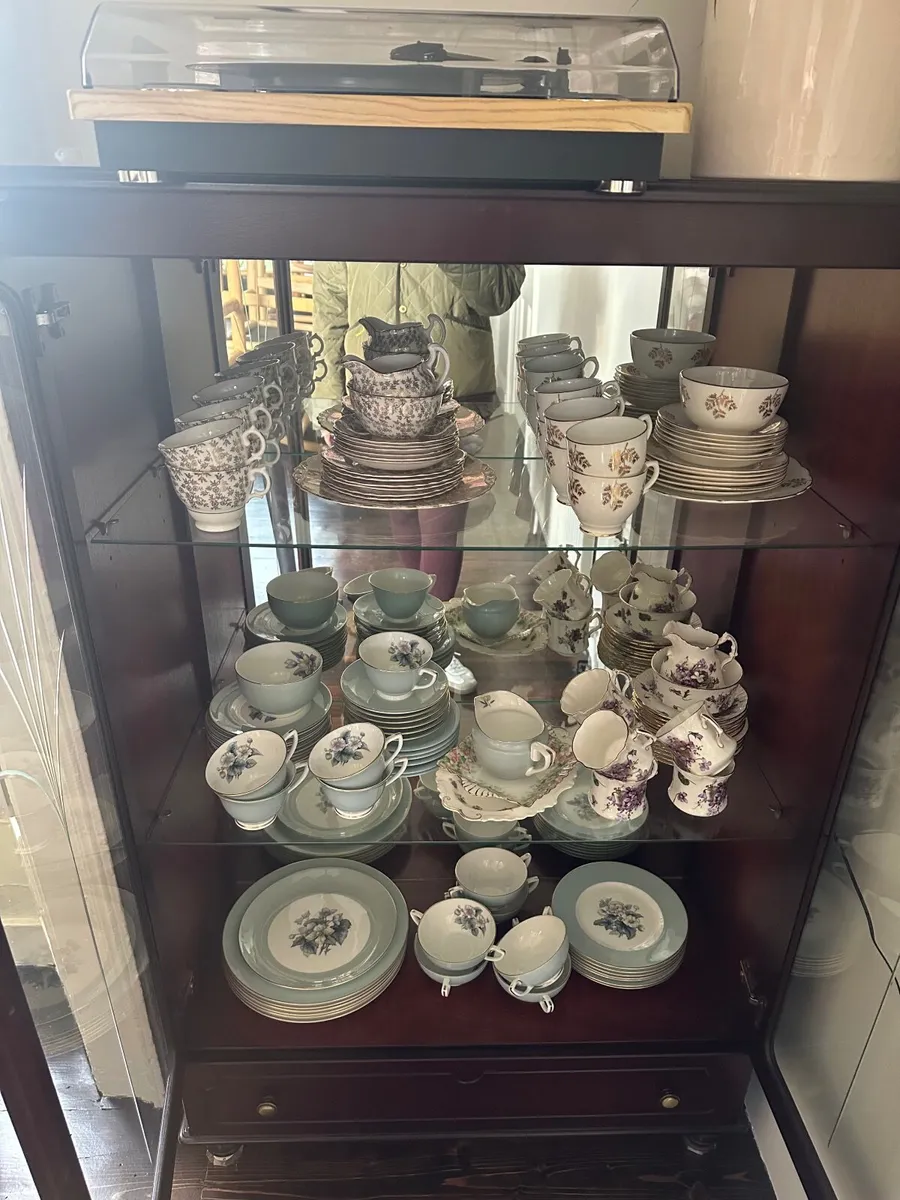 China cabinet - Image 3