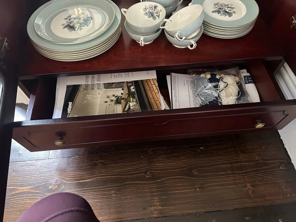 China cabinet - Image 4