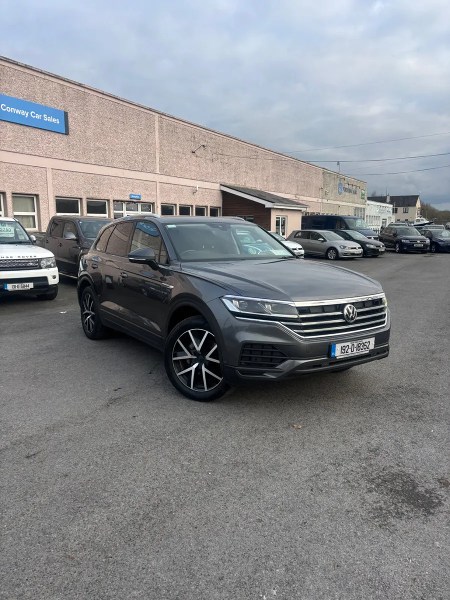 2019 Volkswagen Touareg 3.0 TDI // 2 Seat Com - Image 3