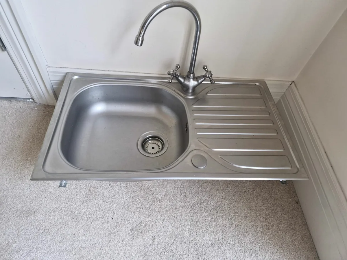 Kitchen sink - Image 1