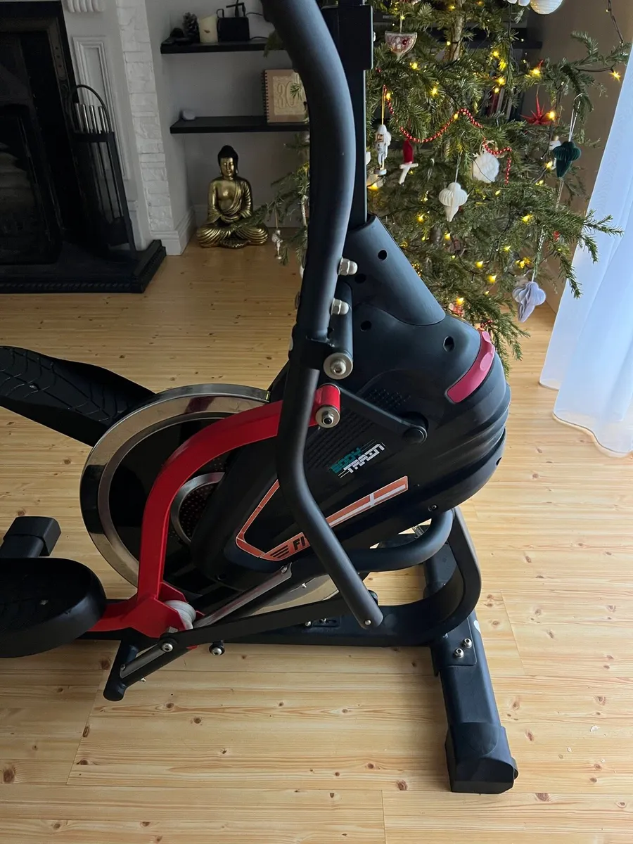 Elliptical cross trainer - Image 2