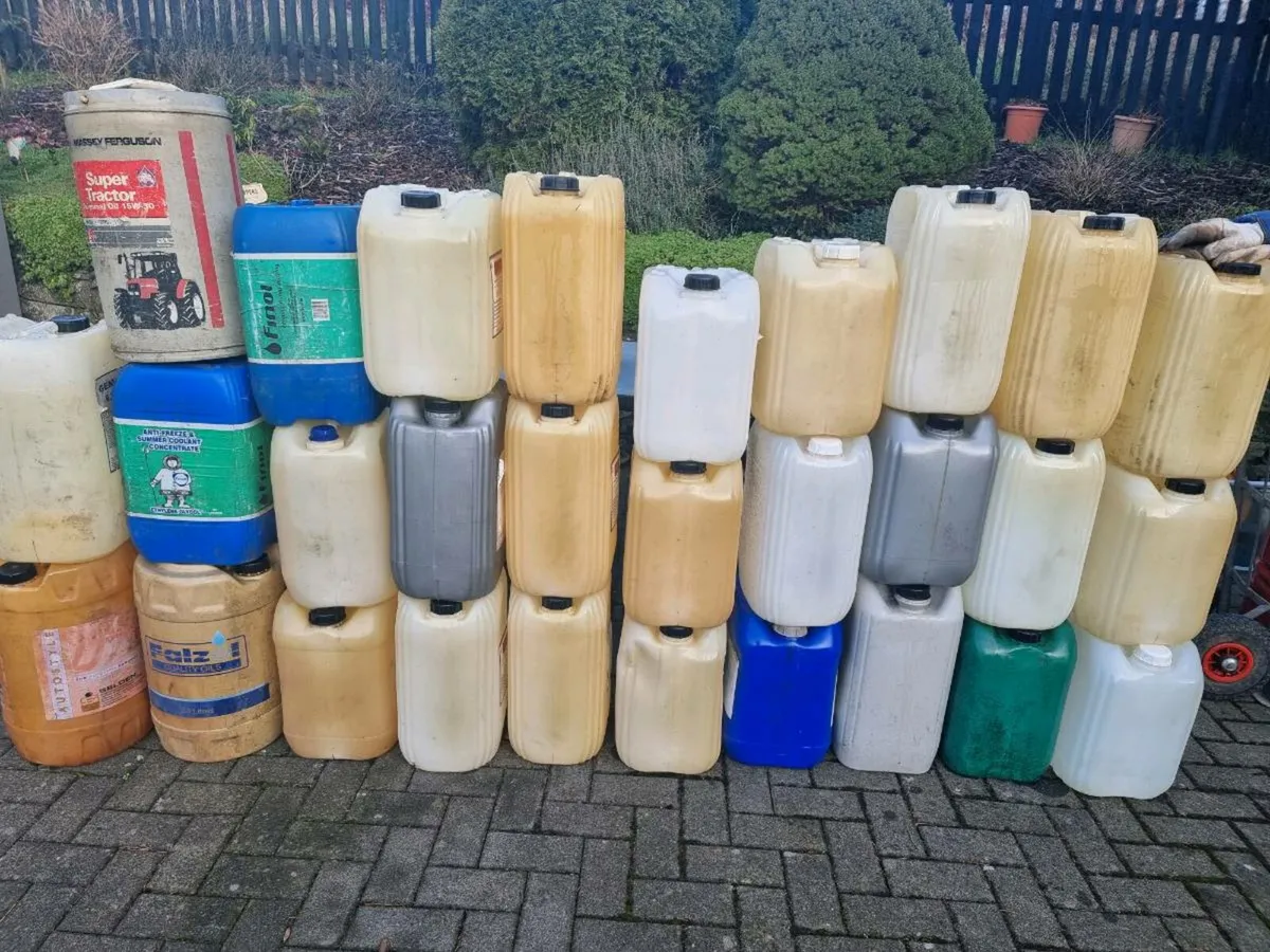 Fuel Cans 20 Ltrs mixed
