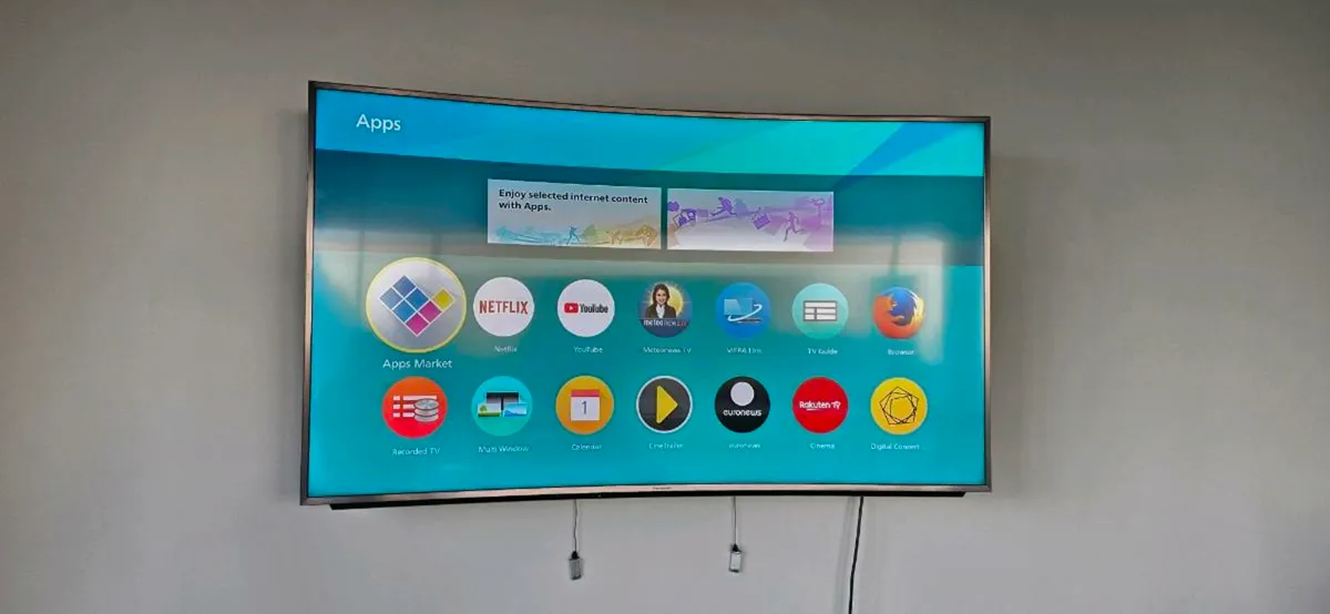 Panasonic tv 65inch curved - Image 1