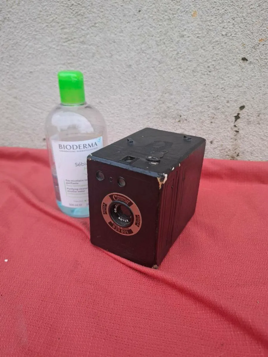 Vintage camera postage possible