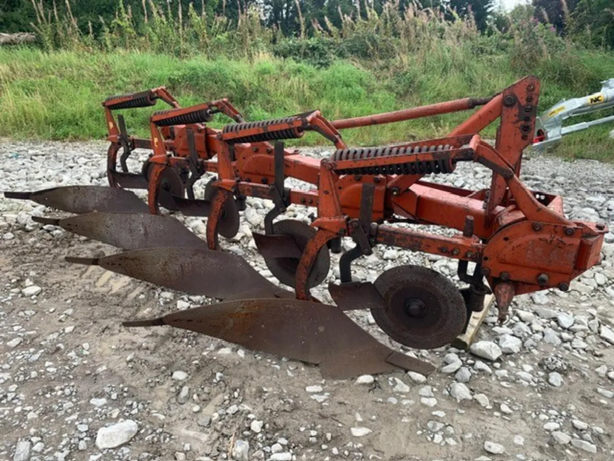 KV SANDERUM 4F (3+1) VARIWIDTH PLOUGH - Image 1