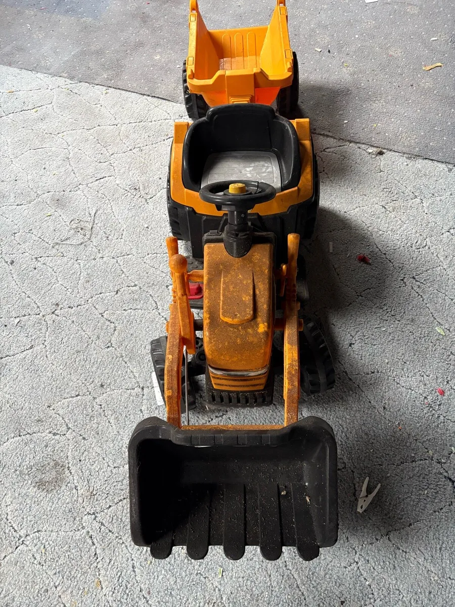 Kids ride on toy Tractors - Image 1