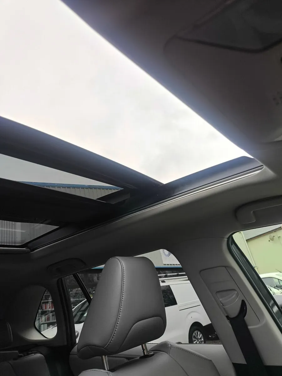 Toyota RAV4 2021 PLATINUM - Image 3