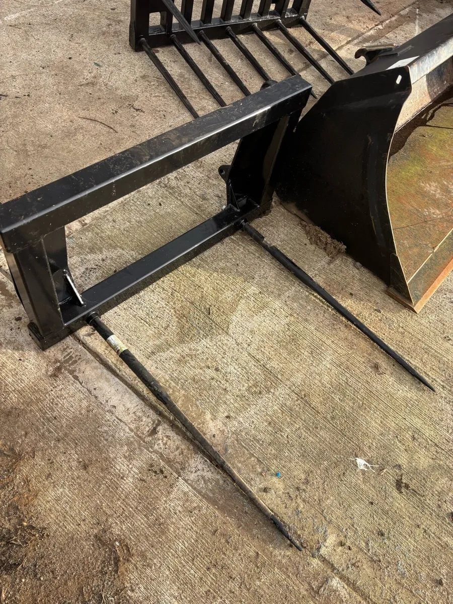 Brand new bale spikes with euro brackets - Image 1