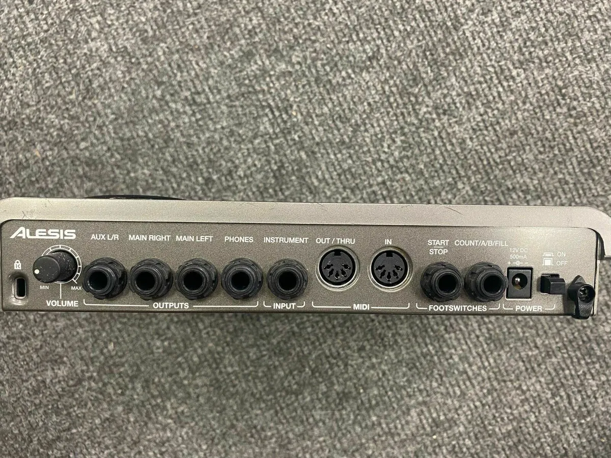 Alesis SR18 Drum Machine - Image 4