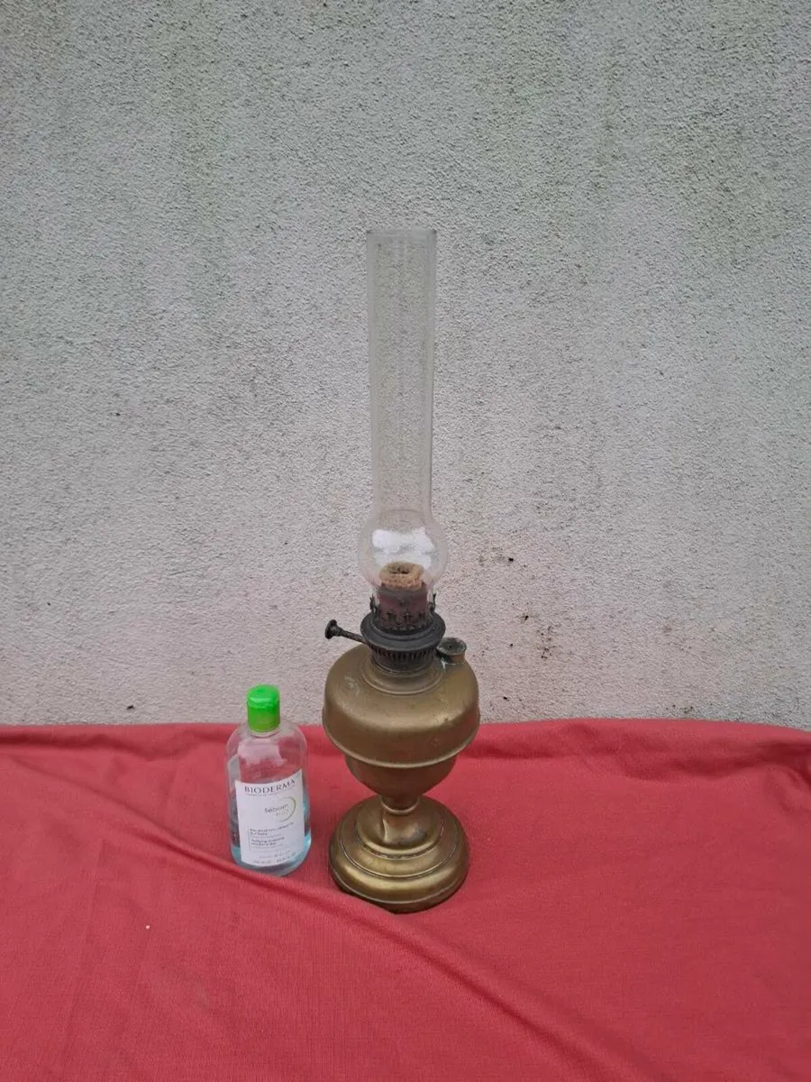 Antique brass lamp postage possible - Image 1