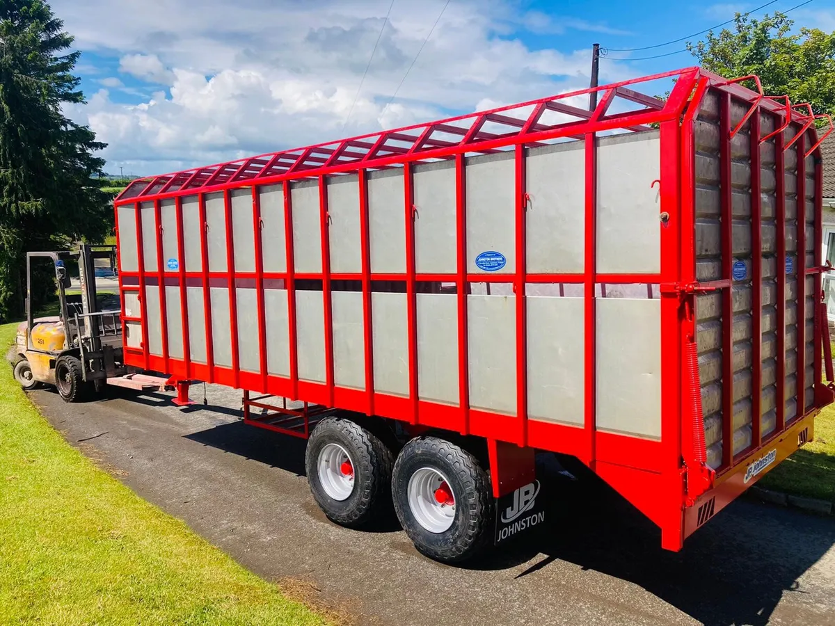 JOHNSTON 20' X 8' LIVESTOCK TRAILER - Image 1