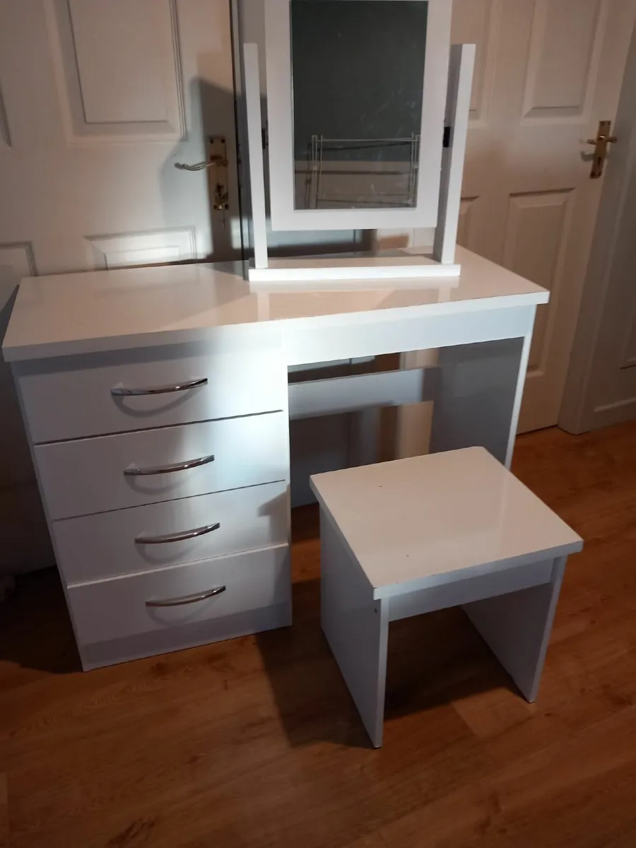 Vanity desk - Image 2