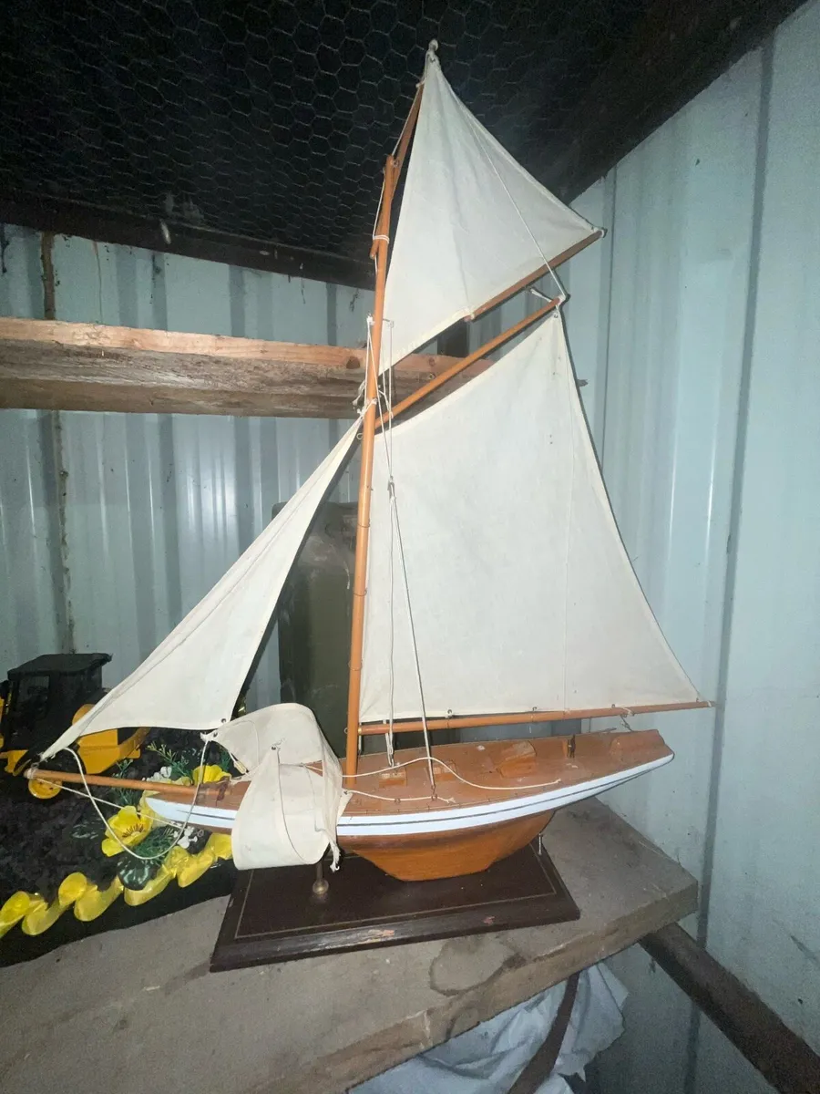 Vintage Wooden Pond Yacht - Image 2