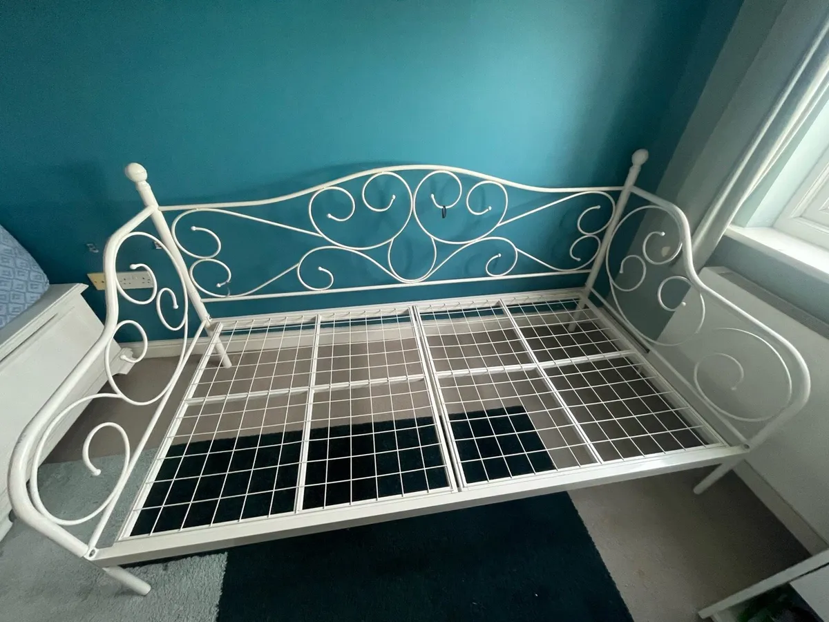 Bed: Kathrine Day Bed | Single | 3ft | White - Image 1