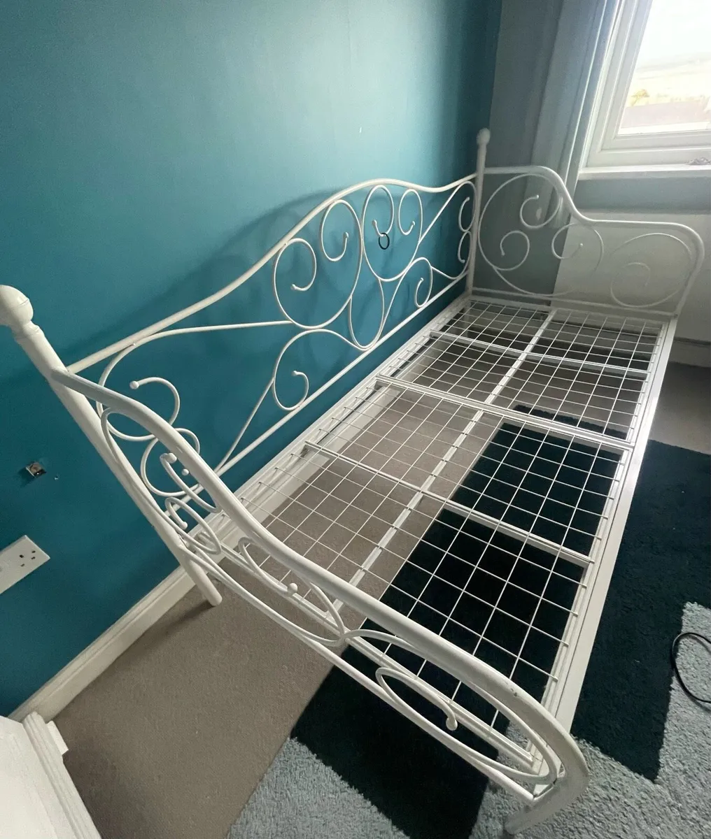 Bed: Kathrine Day Bed | Single | 3ft | White - Image 2