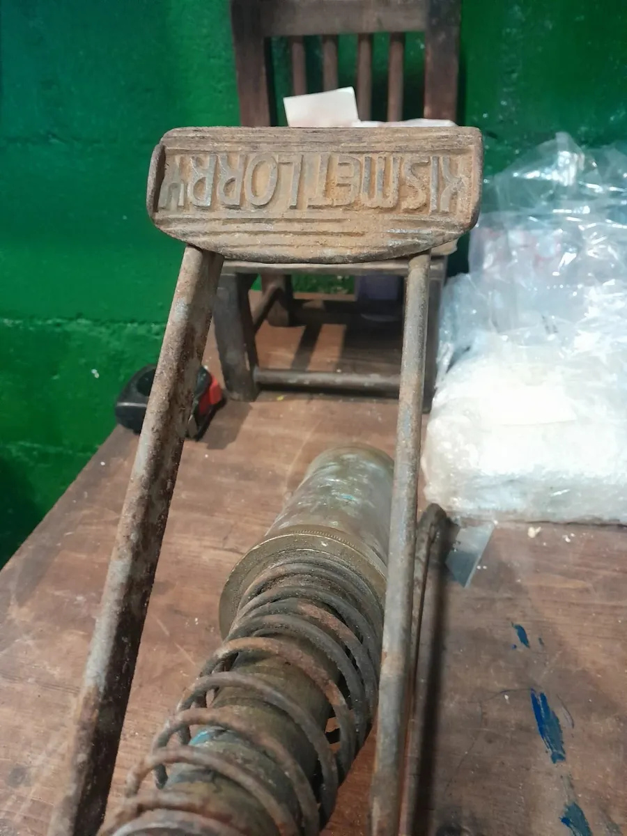 Vintage kismet lorry  foot pump - Image 2