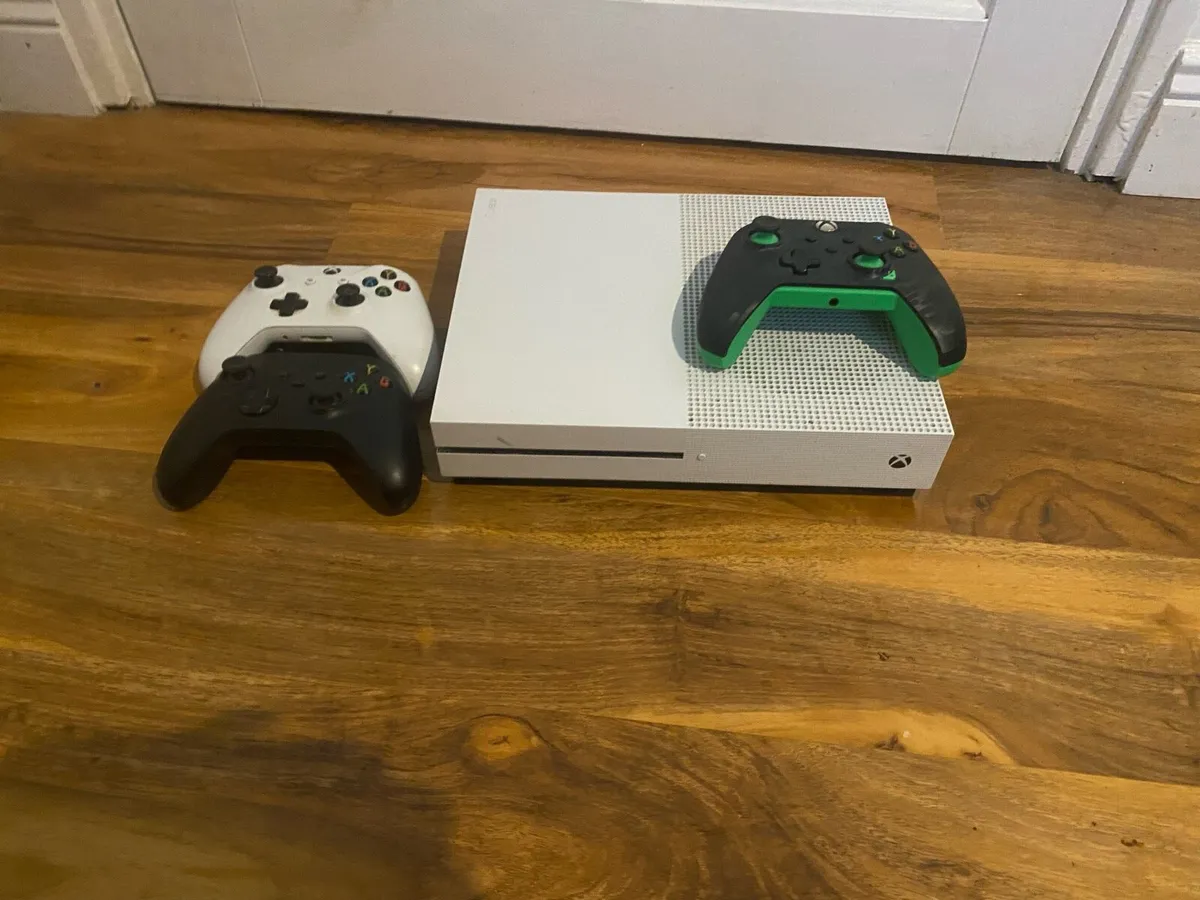 Xbox one s  500gb - Image 1