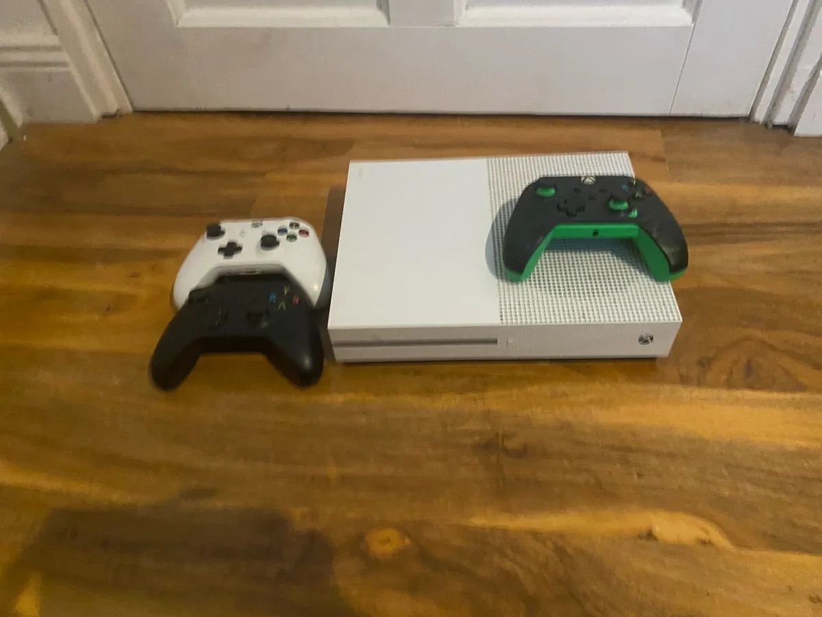 Xbox one s  500gb - Image 2